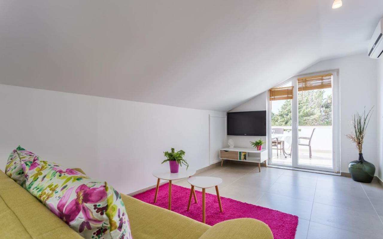 Deni Apartment
